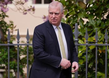 Πρώην-πρίγκιπας-Άντριου:-Η-«σωματική-επίθεση»-σε-αξιωματούχο-του-Παλατιού-και-η-παρέμβαση-του-Καρόλου