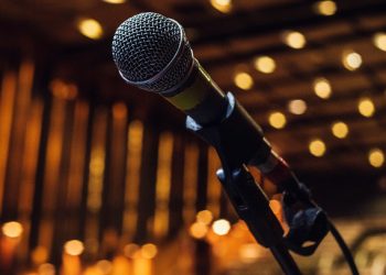 Στα-δικαστήρια-γνωστή-τραγουδίστρια-με-πρώην-σύντροφό-της-για-τη-διαρροή-προσωπικών-της-στιγμών