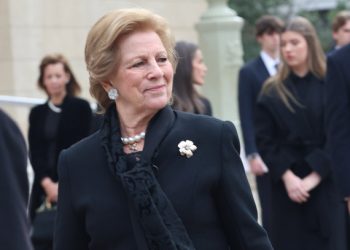 Άννα-Μαρία:-Στην-Ακολουθία-του-Επιταφίου-στο-εκκλησάκι-με-τις-βαλσαμωμένες-καρδιές-των-Υψηλάντηδων