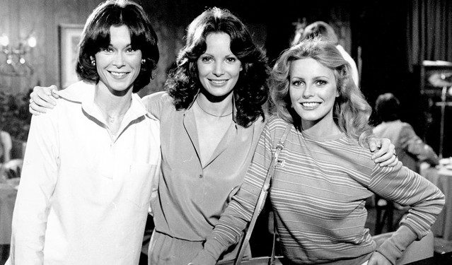 Οι-«Άγγελοι-του-Τσάρλι»-ενώθηκαν-ξανά-50-χρόνια-μετά-–-Στα-80-της,-μία-από-τις-τρεις-πρωταγωνίστριες-κλέβει-τις-εντυπώσεις