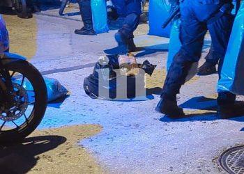 Νέος-Κόσμος:-Σακούλες-με-μολότοφ-κατέσχεσαν-λίγο-πριν-το-Χριστός-Ανέστη-–-Αποκλειστικές-εικόνες