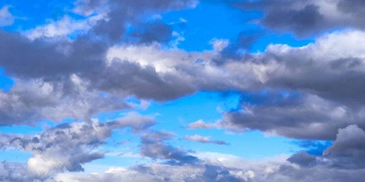 Καιρός-σήμερα:-Κυριακή-του-Πάσχα-με-λίγη-συννεφιά-και-τοπικές-βροχές