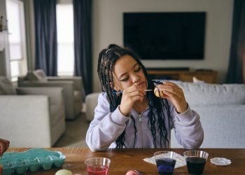 Πάσχα-στην-εποχή-των-social-media:-Από-το-βίωμα-των-εθίμων-στο-content-για-το-«κυνήγι»-των-followers