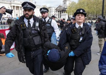 Λονδίνο:-Πάνω-από-500-συλλήψεις-σε-διαδήλωση-υπέρ-της-palestine-action-–-Ανάμεσά-τους-και-ο-τραγουδιστής-των-massive-attack