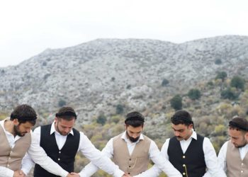 «Γιατί-Είναι-Μαύρα-τα-Βουνά»:-Πρεμιέρα-τη-Δευτέρα-του-Πάσχα-για-τη-νέα-σειρά-ντοκιμαντέρ-σε-συμπαραγωγή-cosmote-tv