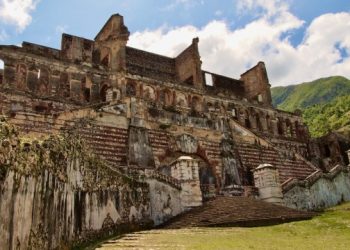 Τραγωδία-στην-Αϊτή:-Τουλάχιστον-30-νεκροί-σε-ποδοπάτημα-σε-δημοφιλές-αξιοθέατο,-βίντεο-από-το-σημείο