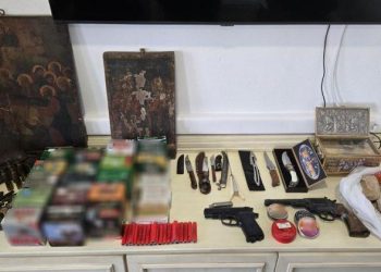 Ηράκλειο:-Μία-καταγγελία-για-ενδοοικογενειακή-βία-αποκάλυψε-οπλοστάσιο-στο-σπίτι-60χρονου