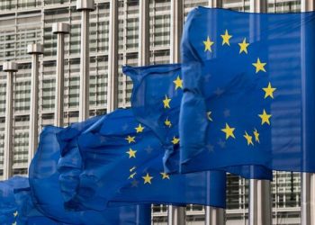 Κόκκινη-κάρτα-από-την-ΕΕ:-Πώς-η-Σερβία-κινδυνεύει-να-χάσει-χρυσά-ευρωπαϊκά-πακέτα