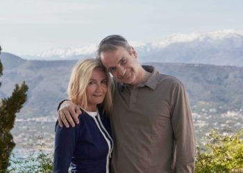 kυριάκος-Μητσοτάκης:-Η-τρυφερή-φωτογραφία-με-τη-σύζυγό-του-Μαρέβα-Γκραμπόφσκι-στα-Χανιά-και-οι-ευχές-για-το-«Χριστός-Ανέστη»