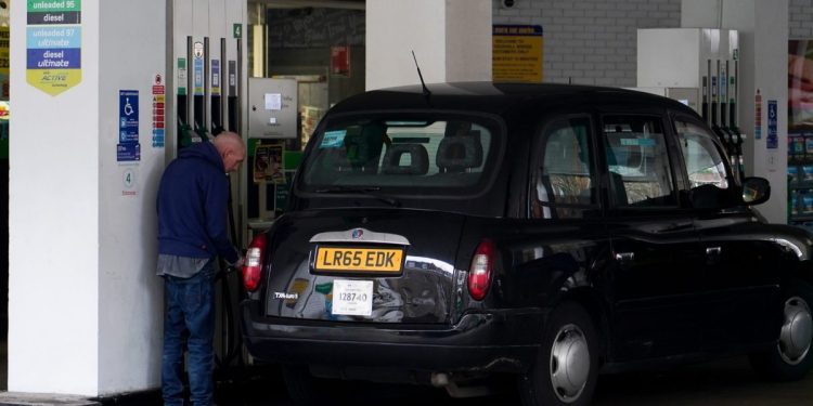 Σχέδια-κινητοποιήσεων-για-τα-καύσιμα-σε-Αγγλία-και-Βόρεια-Ιρλανδία-–-Πίεση-από-το-ντίζελ-άνω-των-2-λιρών