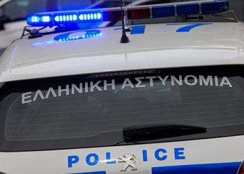 Πειραιάς:-Ανήλικοι-πέταξαν-κροτίδα-μέσα-σε-λεωφορείο-–-Μία-σύλληψη