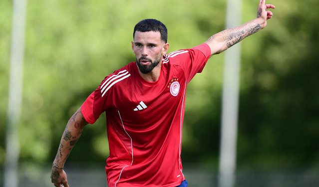 o-bέλντε-σκόραρε-και-πανηγύρισε-πάνω-σε…-κορμό-δέντρου!