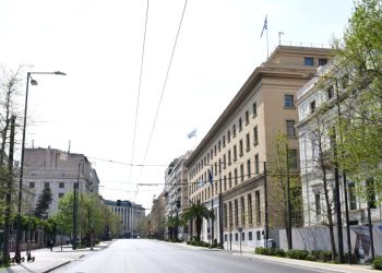 Πάσχα:-Άδεια-πόλη-η-Αθήνα,-μόνο-τουρίστες-κυκλοφορούν-στους-δρόμους-–-Δείτε-φωτογραφίες