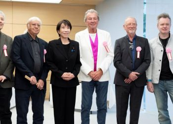 Οι-deep-purple-συνάντησαν-μία-φανατική-θαυμάστριά-τους,-την-πρωθυπουργό-της-Ιαπωνίας-στο-Τόκιο