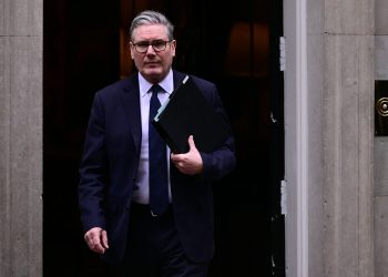 Στάρμερ-–-Ομάν:-Πίεση-για-διατήρηση-της-εκεχειρίας-και-ελευθερία-ναυσιπλοΐας-στα-Στενά-του-Ορμούζ