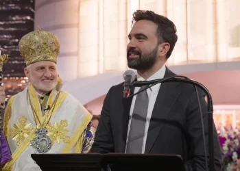 Ο-Μαμντάνι-ευχήθηκε-στα-ελληνικά-για-το-ορθόδοξο-Πάσχα-δίπλα-στον-Αρχιεπίσκοπο-Ελπιδοφόρο-(tweet)