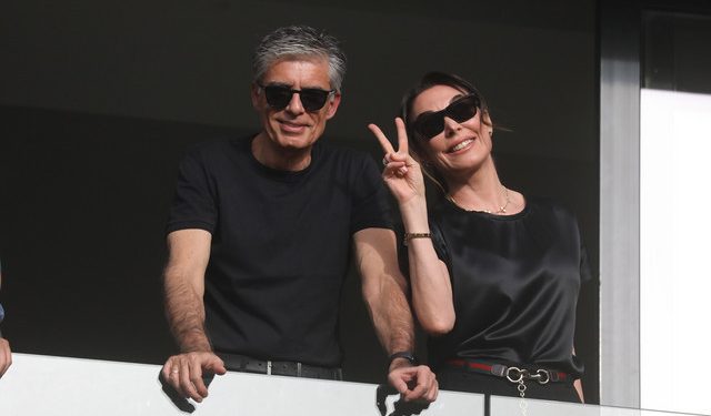 Νίκος-Ευαγγελάτος-–-Τατιάνα-Στεφανίδου-έκαναν-Ανάσταση-στην-Πάρο-–-Δείτε-βίντεο