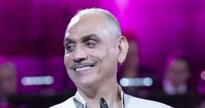 Ο-Θανάσης-Βασιλόπουλος-για-την-τσιγγάνικη-καταγωγή-του:-Δεν-κουβαλάω-τη-φυλή-στην-πλάτη-μου