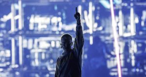 Τζάστιν-Μπίμπερ:-Η-εμφάνιση-του-σούπερ-σταρ-στο-Φεστιβάλ-coachella-με-φόντο-βίντεό-του-στο-youtube