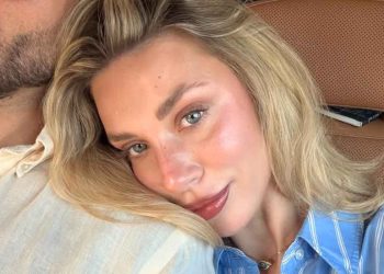 Γαρυφαλλιά-Καληφώνη:-Το-έπιπλο-που-δίνει-χαρακτήρα-στην-τραπεζαρία-της