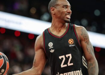 «Στη-λίστα-του-Ολυμπιακού-για-αντί-Πίτερς-ο-Αϊζέια-Μάικ»-(vid)