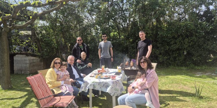 Πάσχα-με-παράδοση-και-οικογενειακή-θαλπωρή-για-τον-Δήμαρχο-Τεμπών-Γιώργο-Μανώλη