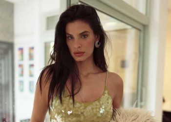 Χριστίνα-Μπόμπα:-Το-«κρυφό»-έπιπλο-στο-σαλόνι-της-που-κρύβει-ό,τι-δεν-θέλεις-να-φαίνεται