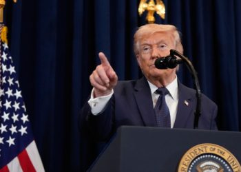 Ο-Τραμπ-έδωσε-εντολή-να-αποκλειστούν-τα-Στενά-του-Ορμούζ-και-απειλεί-την-Κίνα-με-νέους-δασμούς-αν-βοηθήσει-την-Τεχεράνη:-«Μπορώ-να-καταστρέψω-σε-1-ώρα-το-Ιράν»