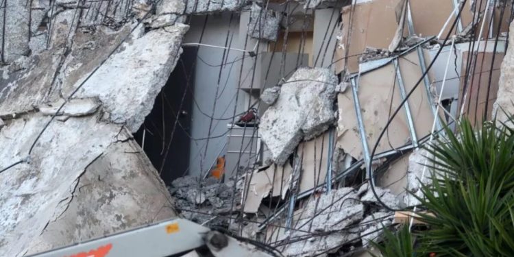 Κατάρρευση-πολυκατοικίας-στην-Κύπρο:-«Αν-μέναμε-μισή-ώρα-παραπάνω,-ίσως-να-γλίτωνε»,-λέει-φίλη-θύματος