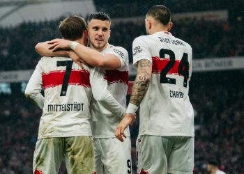 h-Στουτγκάρδη-διέλυσε-το-Αμβούργο-και-βλέπει-αστέρια