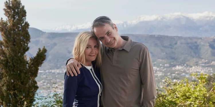 Στα-Χανιά-ο-Κυριάκος-Μητσοτάκης-για-το-Πάσχα-–-Η-ανάρτηση-του-για-την-Ανάσταση