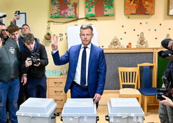 Εκλογές-στην-Ουγγαρία:-Ξεκάθαρο-προβάδισμα-του-Πέτερ-Μαγιάρ-με-μετρημένο-το-50%-των-ψήφων-–-Παίρνει-έως-135-έδρες-σε-σύνολο-199