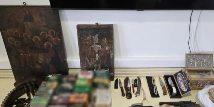 Ηράκλειο:-Βρέθηκε-οπλοστάσιο-στο-σπίτι-60χρονου-μετά-από-έρευνα-για-ενδοοικογενειακή-βία