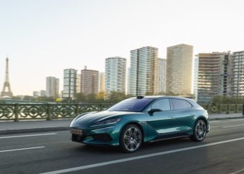 denza:-Το-z9gt-ήρθε-στην-Ευρώπη-με-επιλογή-αμιγώς-ηλεκτρικού-ή-plug-in-hybrid