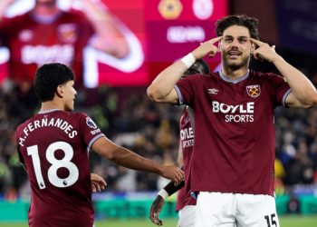 Μαυροπάνος:-Αποθέωση-στα-αποδυτήρια-με-πασίγνωστη…-ελληνική-λέξη-(vid)