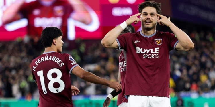 Μαυροπάνος:-Αποθέωση-στα-αποδυτήρια-με-πασίγνωστη…-ελληνική-λέξη-(vid)