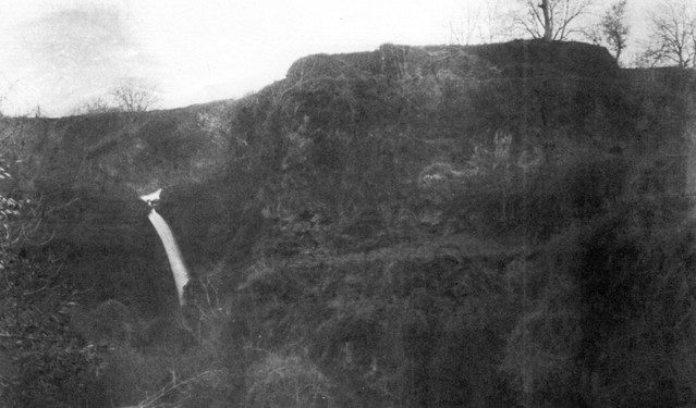 Σαν-σήμερα-13-Απριλίου:-Η-τραγική-θυσία-των-γυναικών-της-Νάουσας-στον-καταρράκτη-της-Αραπίτσας