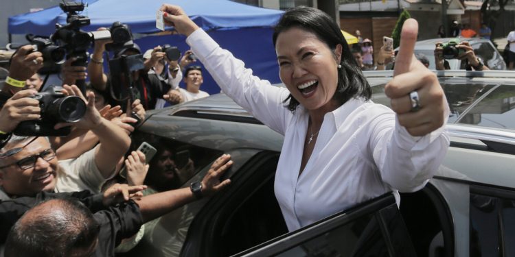 Προεδρικές-εκλογές-στο-Περού:-Προηγείται-η-Φουχιμόρι-–-Ορισμένα-εκλογικά-τμήματα-θα-ανοίξουν-και-τη-Δευτέρα