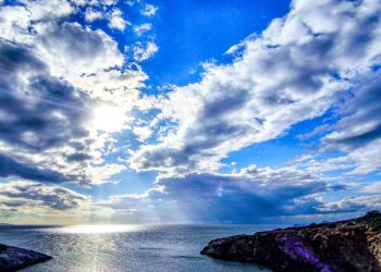 Καιρός-σήμερα:-Άνοδος-της-θερμοκρασίας-στους-24-βαθμούς-–-Συννεφιά-και-τοπικές-βροχές