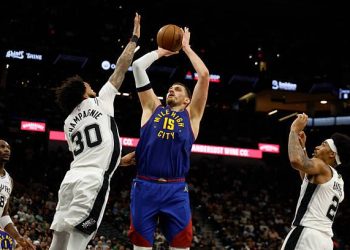 Οι-Νάγκετς-«καθάρισαν»-τους-Σπερς-και-κλείδωσαν-την-3η-θέση-στη-Δύση