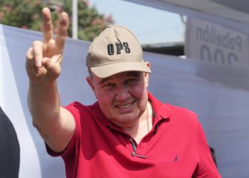 Ο-επιχειρηματίας-Αλιάγκα-προηγείται-στις-προεδρικές-εκλογές-του-Περού-–-Χιλιάδες-ψηφοφόροι-εκτός-κάλπης,-ανοίγουν-ξανά-εκλογικά-τμήματα