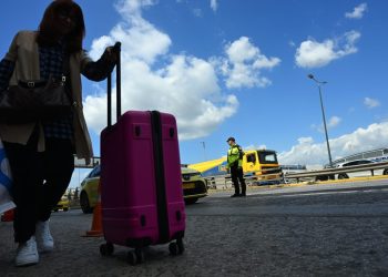 Επιστρέφουν-οι-εκδρομείς-του-Πάσχα-–-Συνεχείς-οι-αφίξεις-πλοίων-στα-λιμάνια-Πειραιά,-Ραφήνας-και-Λαυρίου