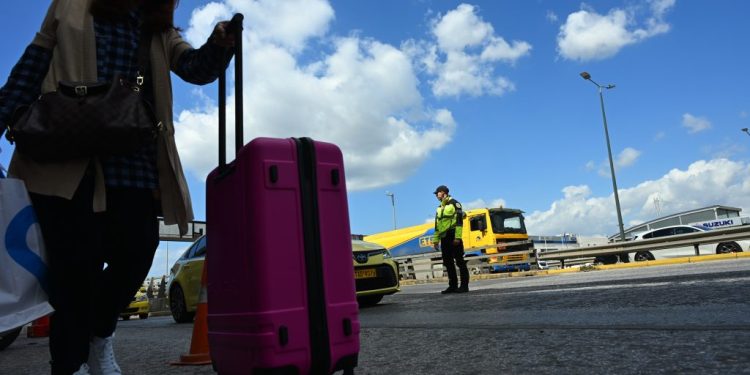 Επιστρέφουν-οι-εκδρομείς-του-Πάσχα-–-Συνεχείς-οι-αφίξεις-πλοίων-στα-λιμάνια-Πειραιά,-Ραφήνας-και-Λαυρίου