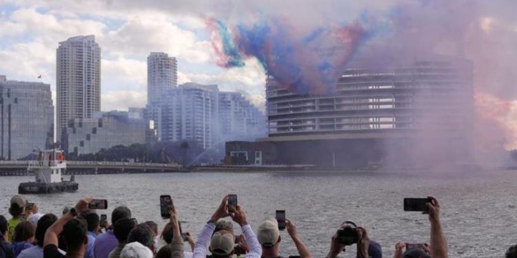 Εντυπωσιακό-βίντεο:-Ιστορικό-ξενοδοχείο-23-ορόφων-στο-Μαϊάμι-«εξαφανίζεται»-σε-20-δευτερόλεπτα