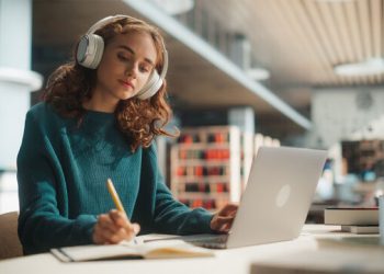 Γιατί-επιστρέφει-η-«μέθοδος-του-Σωκράτη»-στα-σύγχρονα-κολλέγια