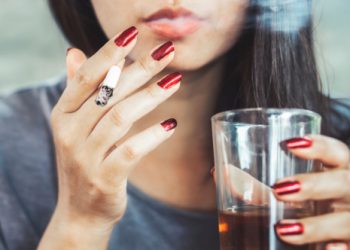 «Μεγάλος-αδελφός»-για-τσιγάρα-και-ποτά:-Τι-αλλάζει-από-16-Απριλίου