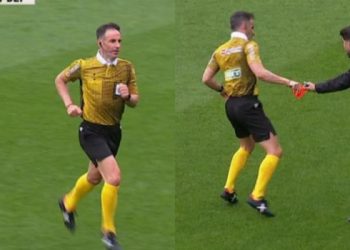 Μυθική-στιγμή:-Διαιτητής-είχε-ξεχάσει-τις-κάρτες-και-το-κατάλαβε-μετά-το-πρώτο-20λεπτο!-(vid)