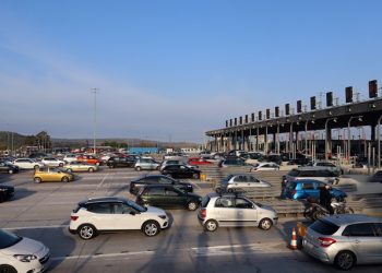 Με-σύμμαχο-τον-καιρό-κορυφώνεται-η-επιστροφή-των-εκδρομέων-του-Πάσχα-–-Αυξημένη-κίνηση-σε-λιμάνια-και-δρόμους