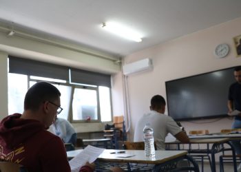 Πανελλήνιες-2026:-Αντίστροφη-μέτρηση-για-τις-εξετάσεις-–-Πότε-ξεκινούν-οι-ενδοσχολικές-και-πότε-κλείνουν-τα-σχολεία