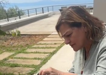 Βίκυ-Σταυροπούλου:-Αναβίωσε-σκηνή-από-τη-σειρά-«Είσαι-το-ταίρι-μου»-μετά-το-σούβλισμα-αρνιού-το-Πάσχα